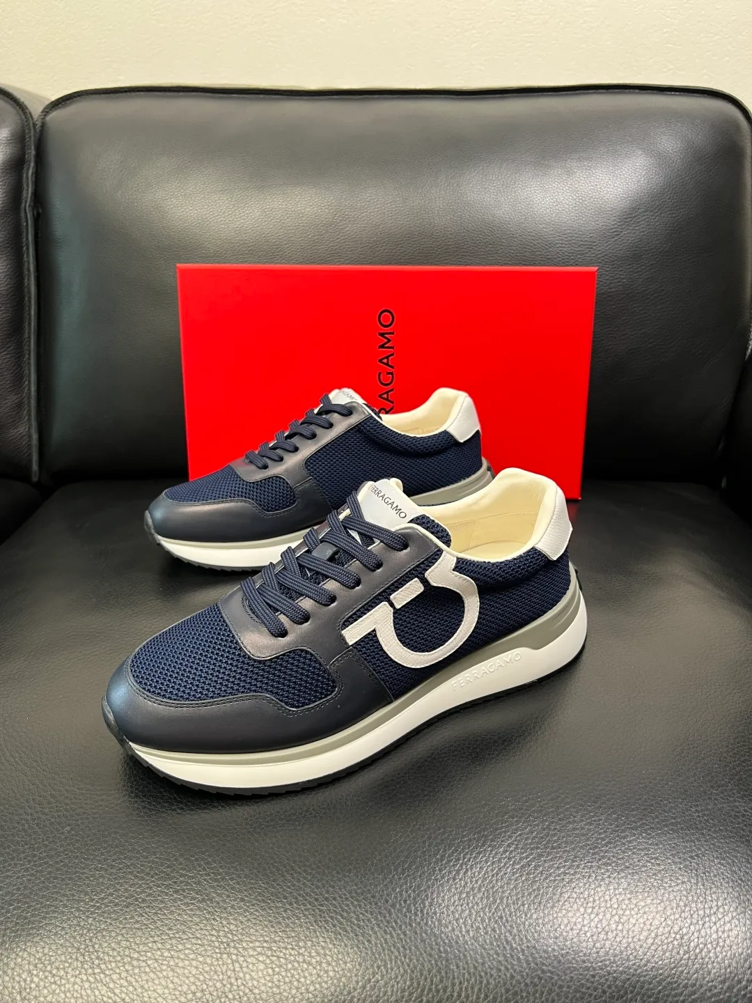 Men's shoes 💰820 Ferragamo High-quality top craftsmanship Ferragamo counters sell original factory configuration, imported original cowhide from Italy, imported water-dyed cow lining, soles: original factory special original soles are super comfortable, original factory and single goods, welcome to compare at the same time at the counter, code number 38-44 (customized 45 46)